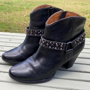 Soft Noreen Studded Black Leather Heeled Ankle Boots 7 1/2 M